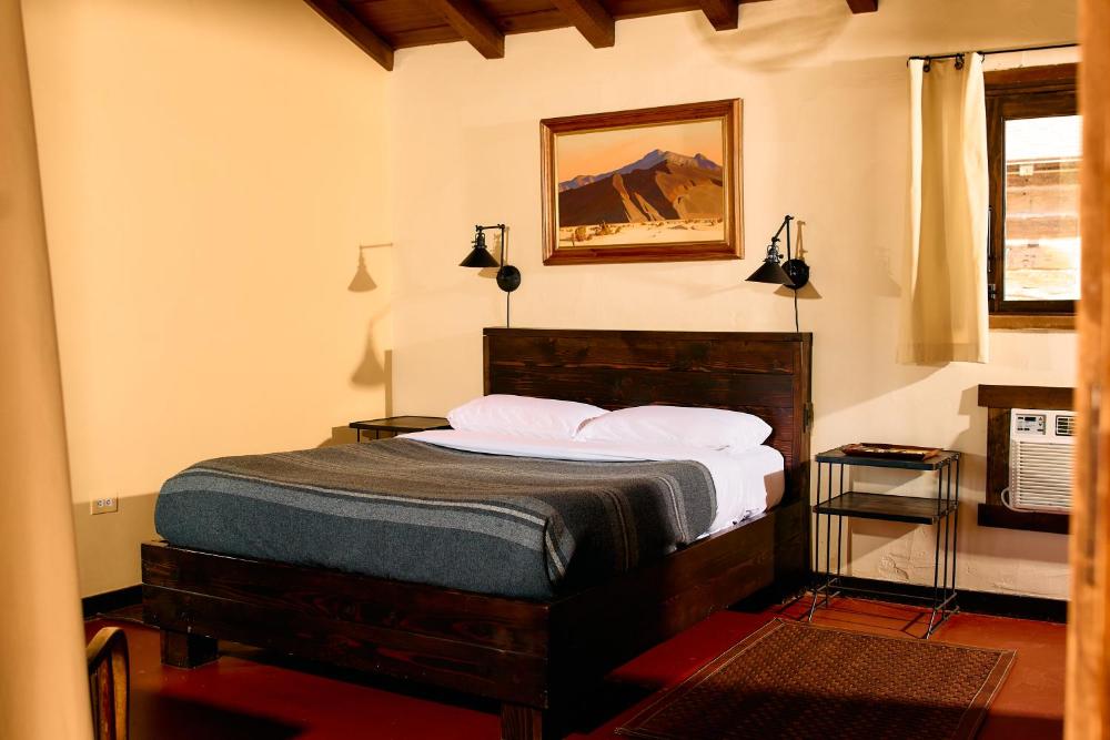 Queen Room interior
